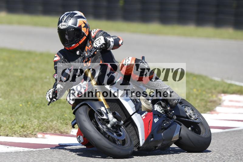 Archiv-2025/48 25.08.2025 Cornu Master School ADR/rot-rouge/120